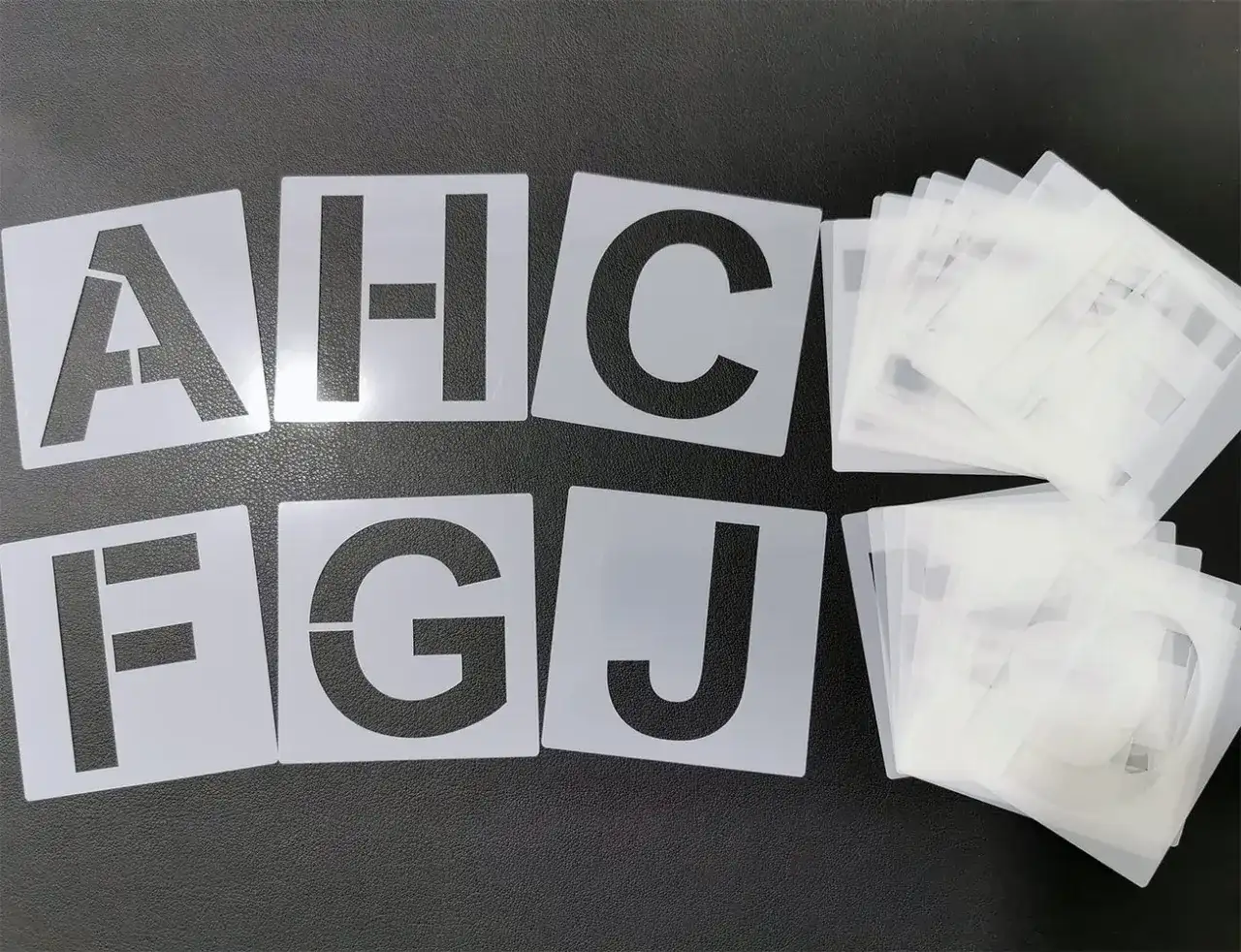 Pochoir sur mesure - Réussir lettres et motifs sans bavure